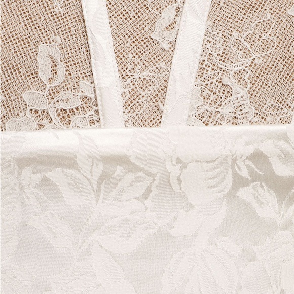 V. Chapman Jeanine corseted strapless wrap gown with jacquard skirt. - Picture 4 of 4